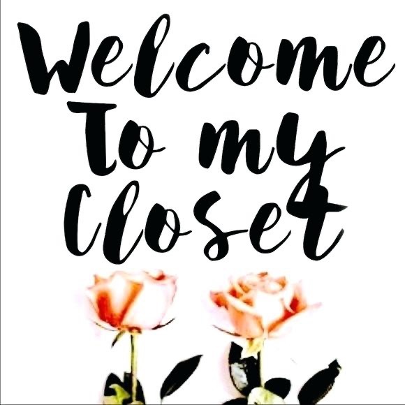 Meet your posher, Nikki🦋 - Picture 2 of 8